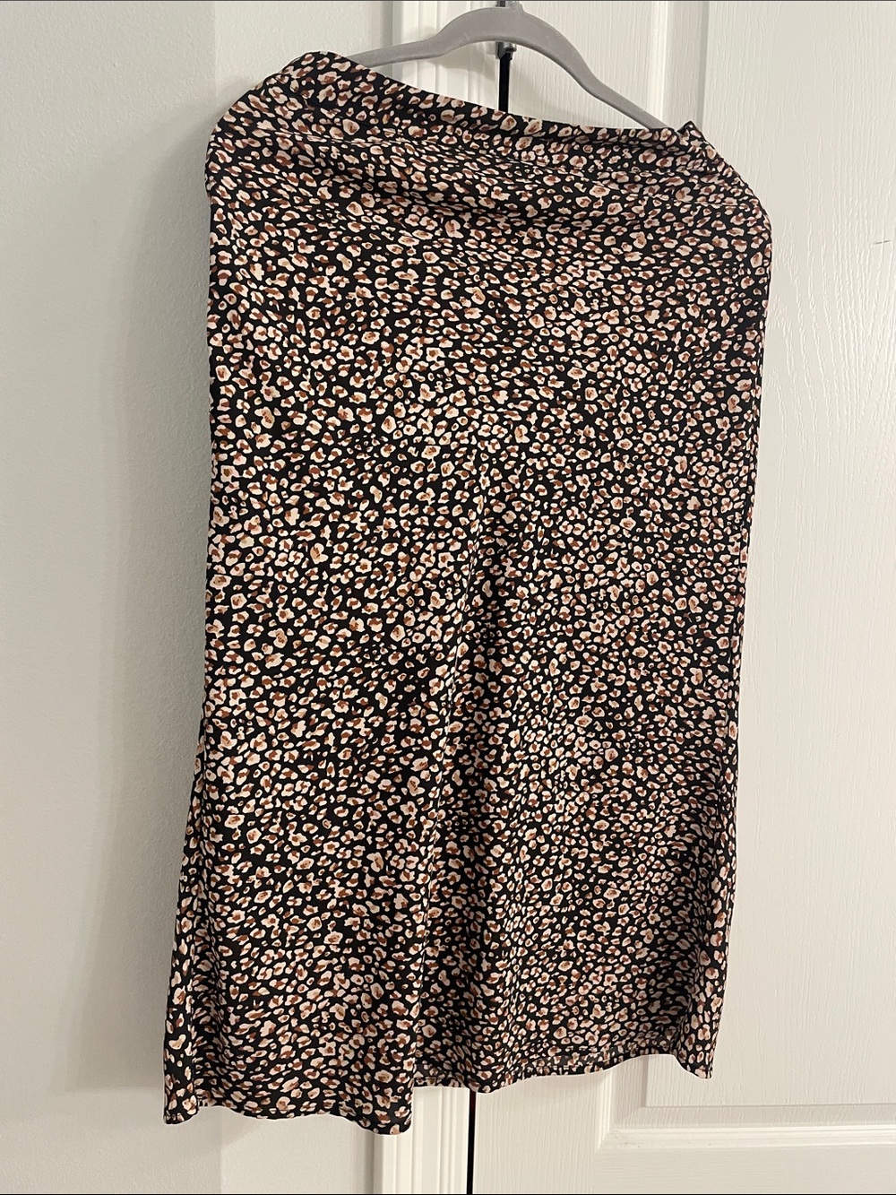 3 for $10 Add to bundle 
SHEIN Black Leopard-Print Midi Skirt